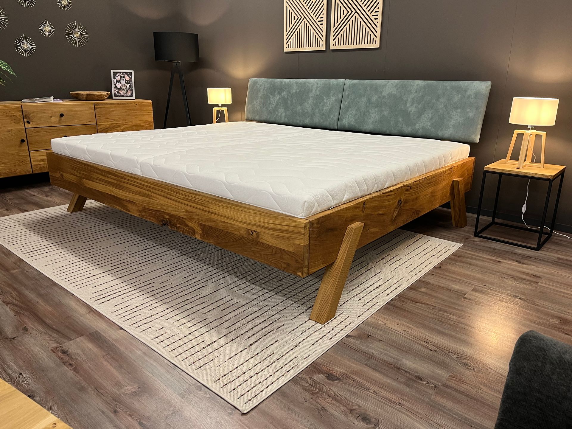 Familienbett Eiche 240x200cm mit gepolstertem Kopfteil