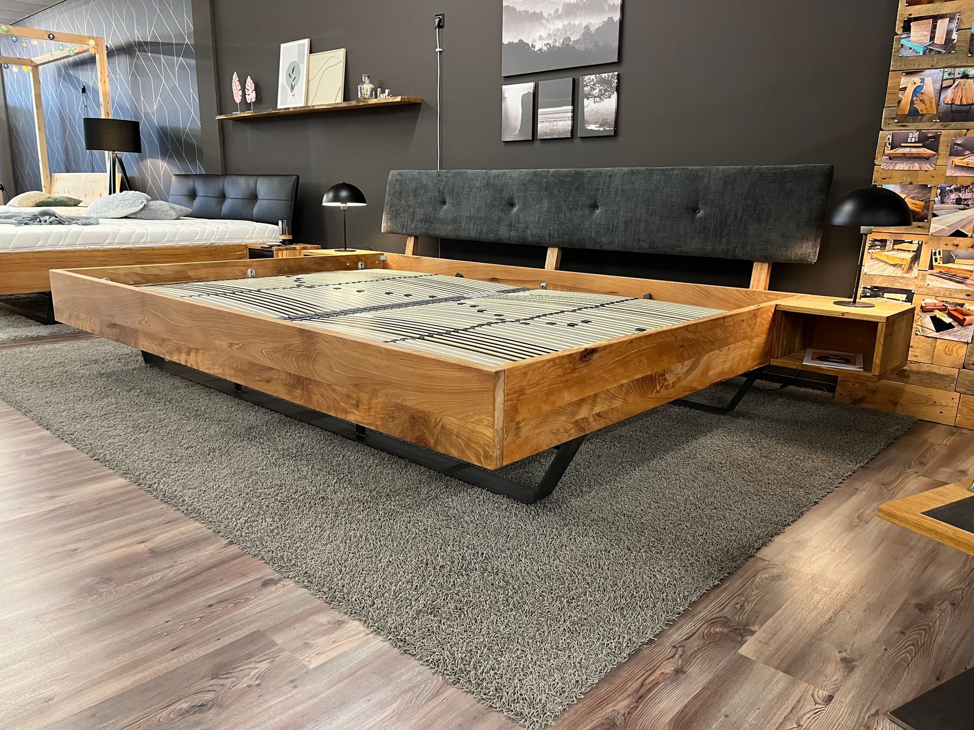 Familienbett Kernbuche 240x220cm Überlänge inkl. Nachtkonsolen