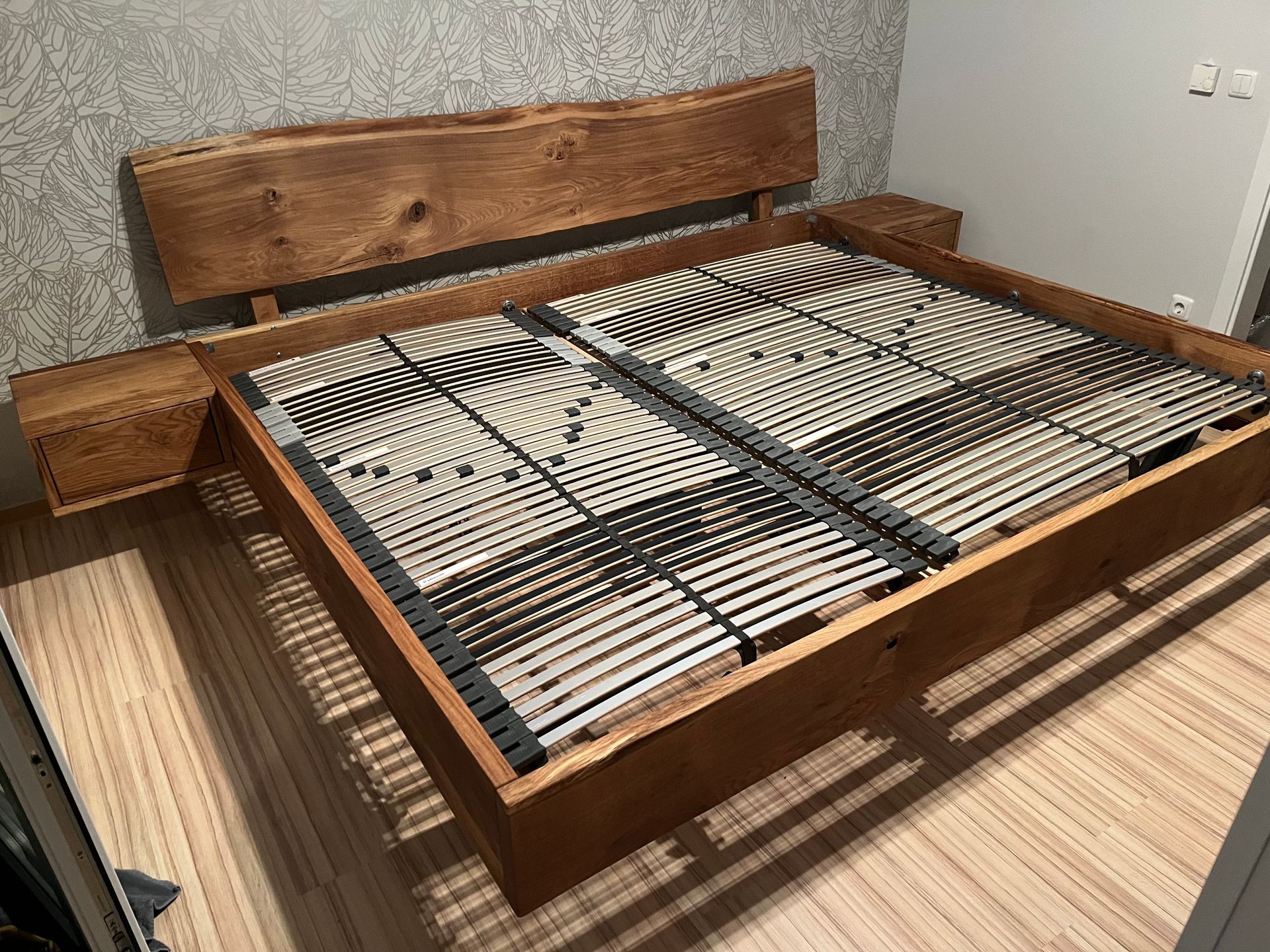 Holzbett mit Lattenrost