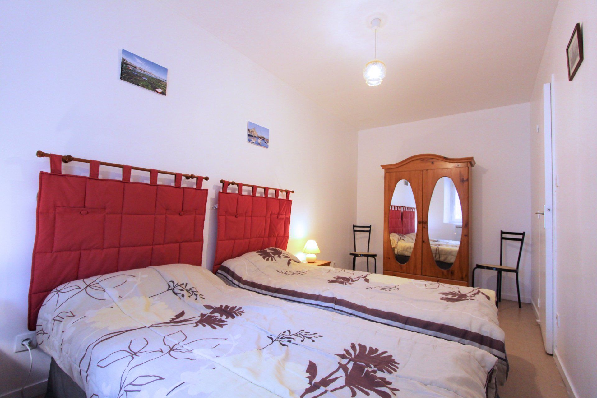 Chambre avec deux lits de 90 cm