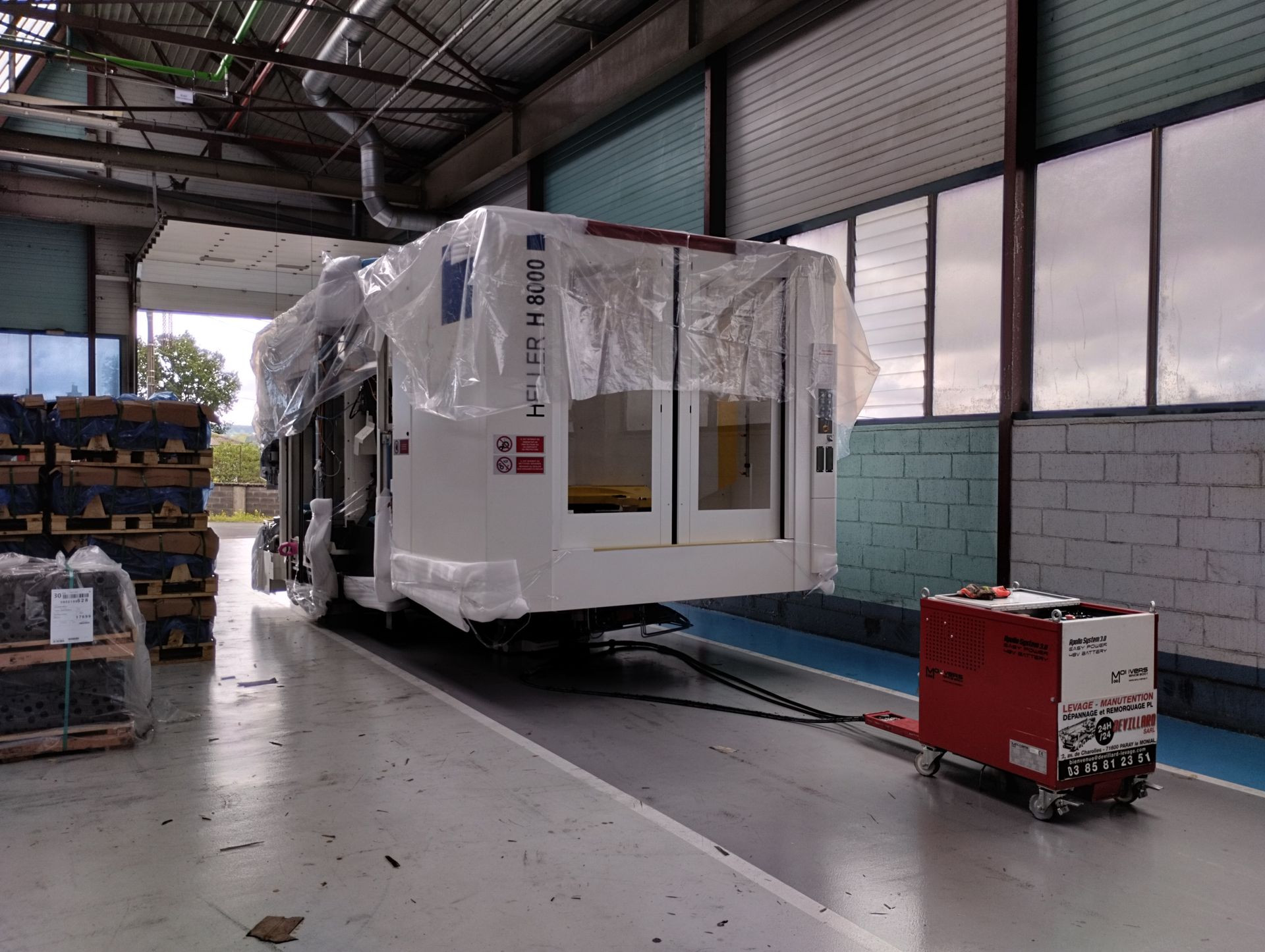 Robot mover tractant un sas industriel