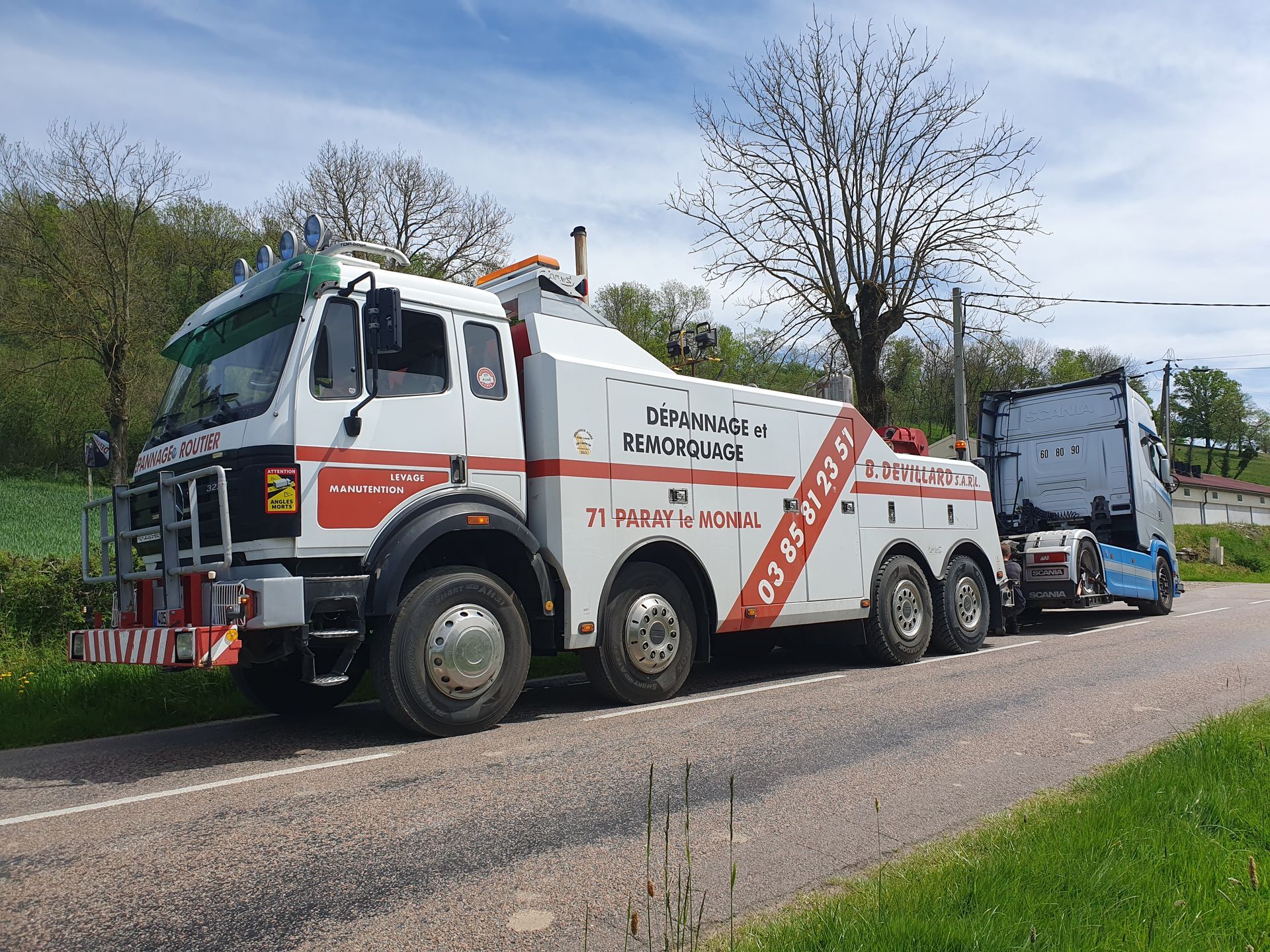 Remorquage d'un poids lourd sans remorque