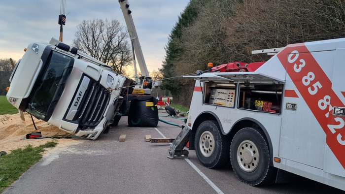 Relevage Relevage d'un camion renversé