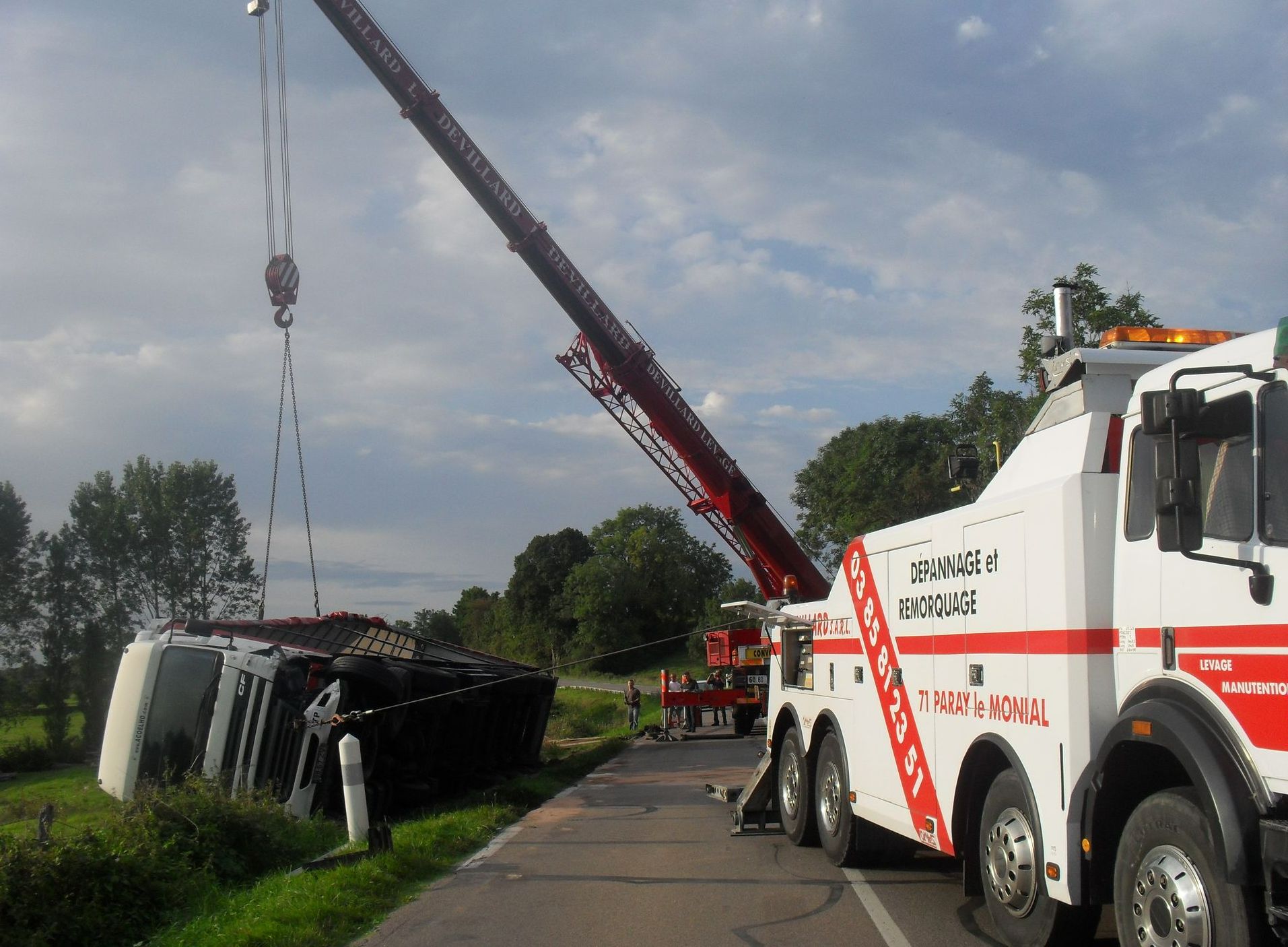 Relevage d'un camion renversé