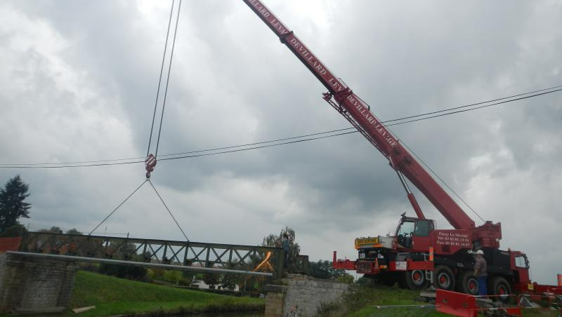 Levage de la structure métallique d'un pont