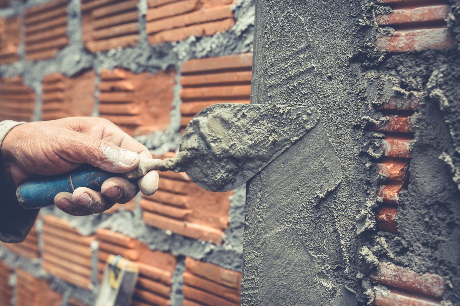 Construction d'un mur en brique