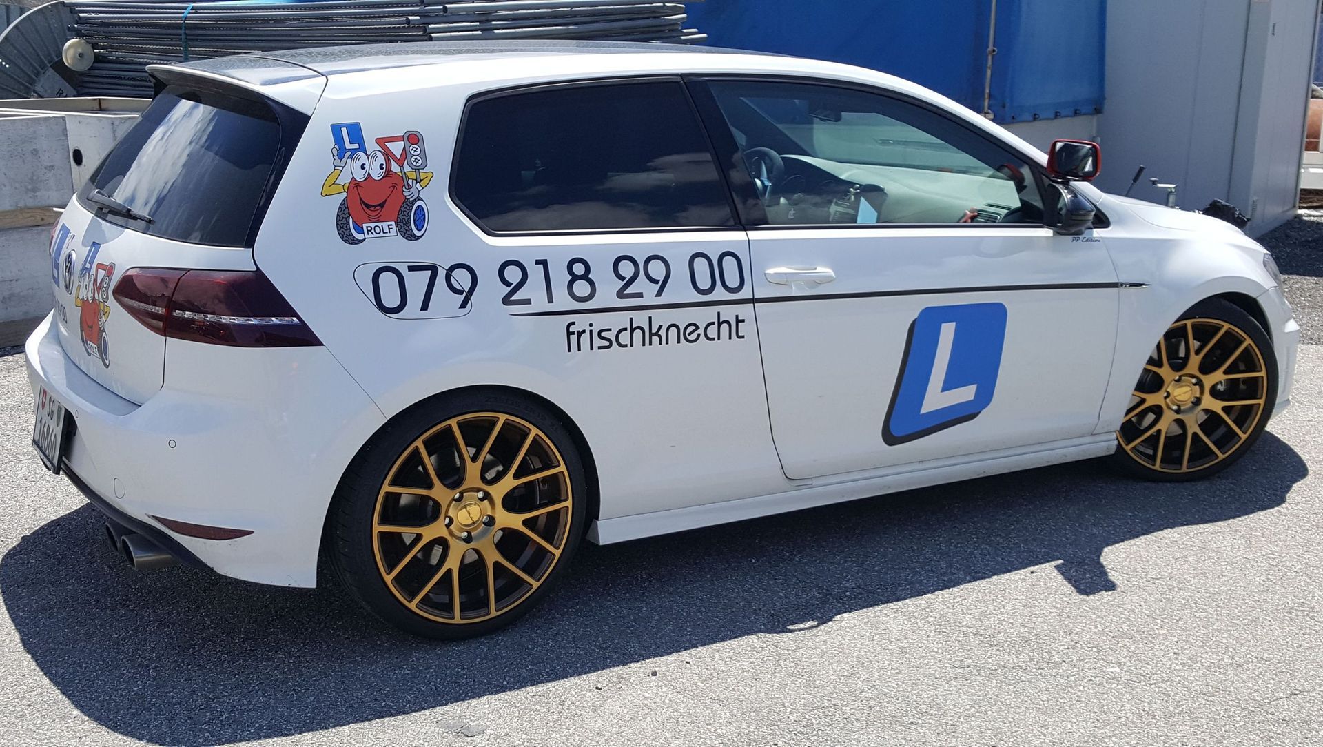 Golf seitlich - Fahrschule Frischknecht