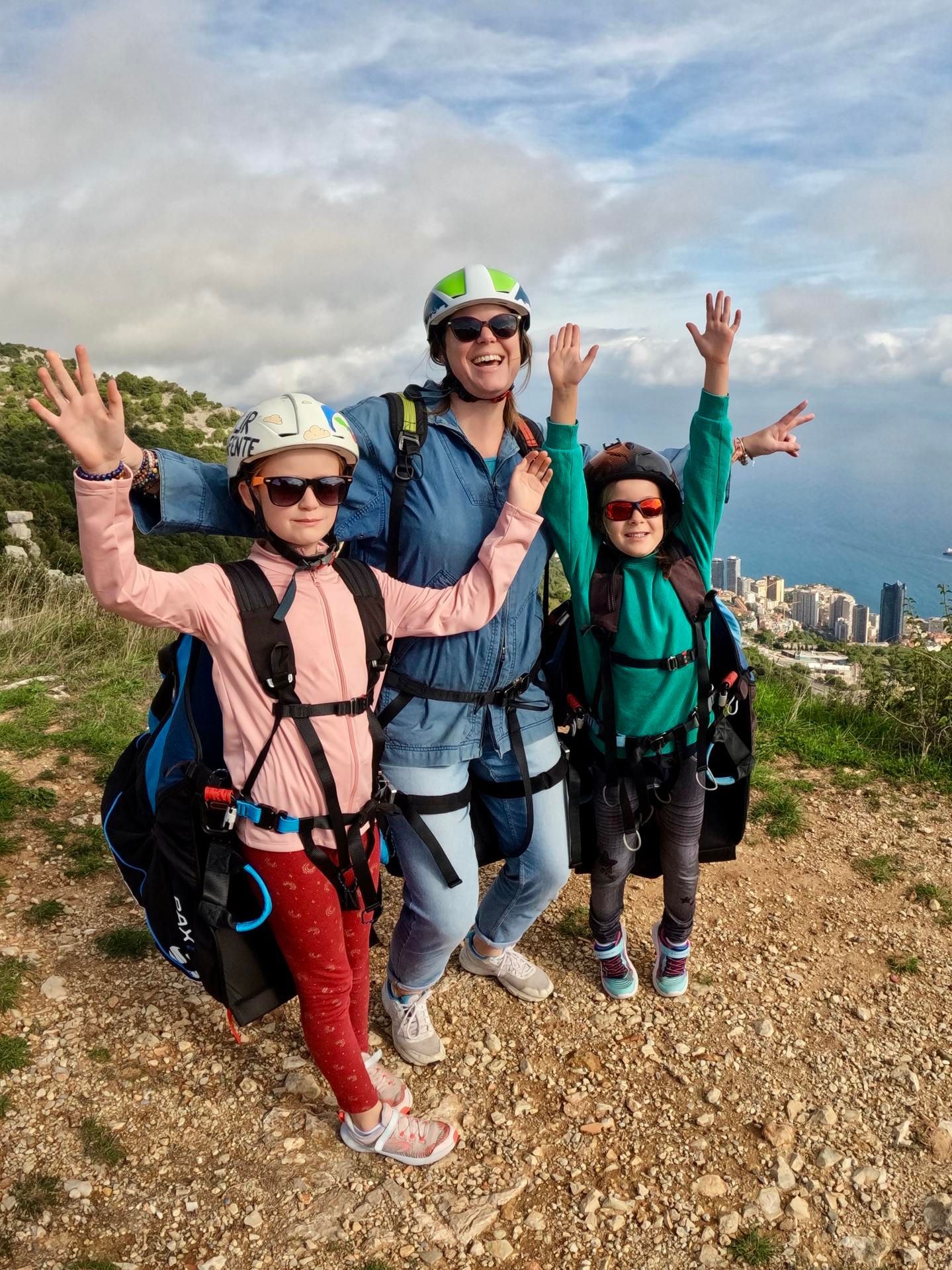 Survol d'une baie en parapente 