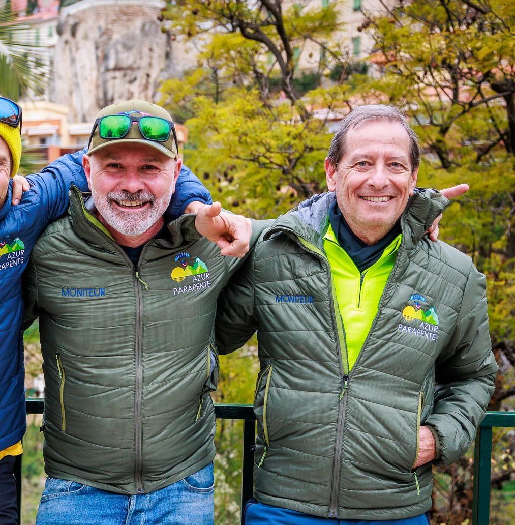 Deux moniteurs d'Azur Parapente 