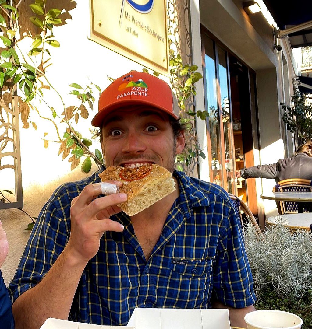 Pause déjeuner avec l'équipe Azur Parapente
