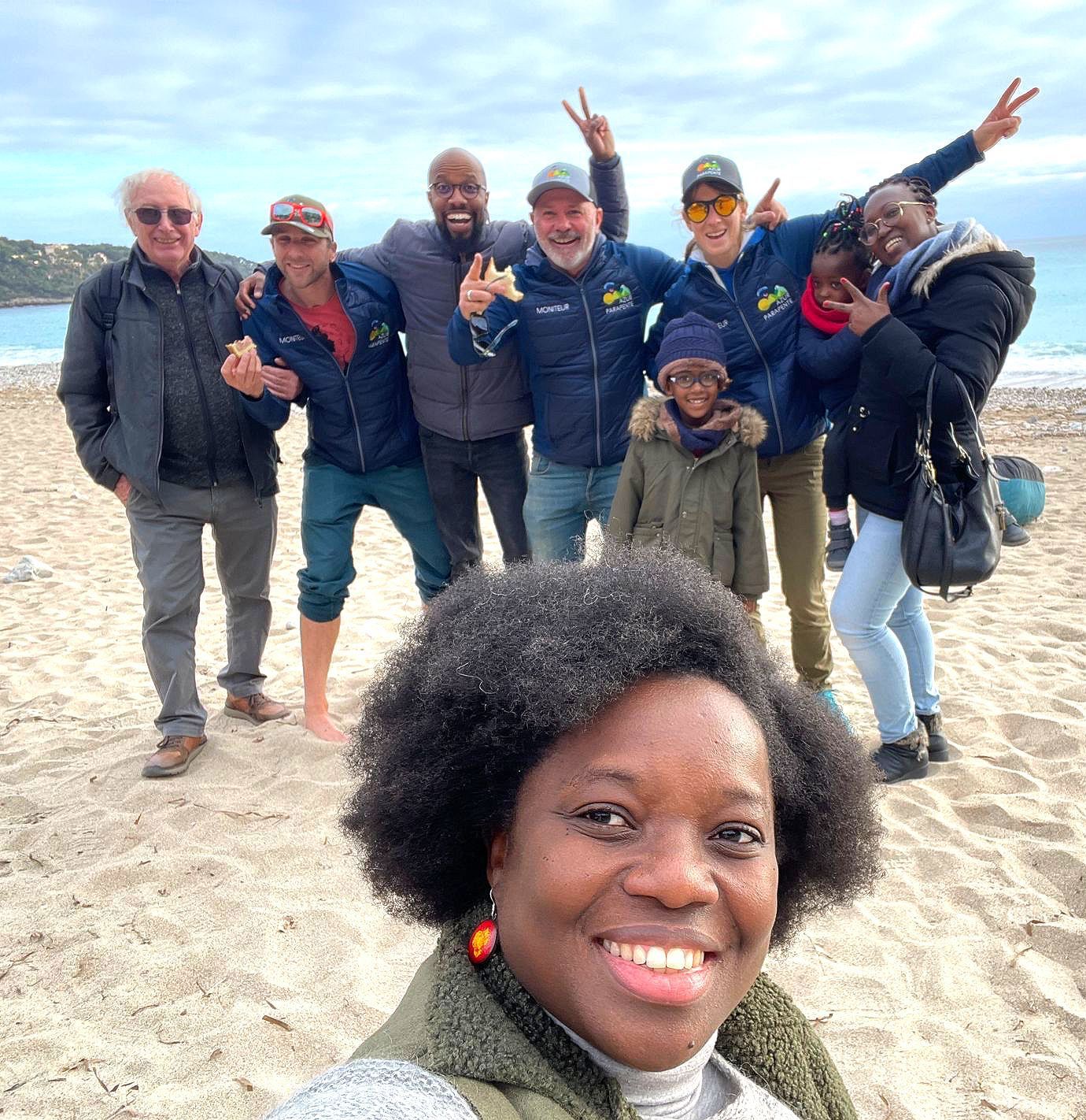 Toute l'équipe d'Azur Parapente sur la plage