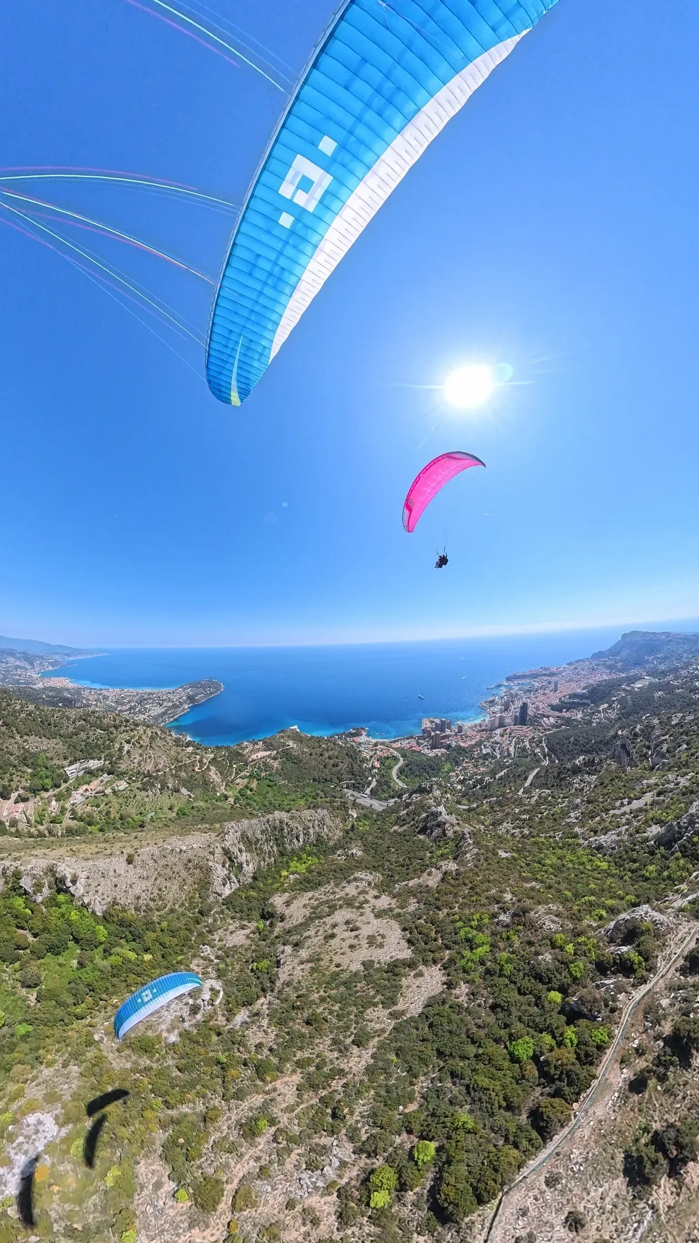 Saut en parapente au-dessus de la Côte d’Azur