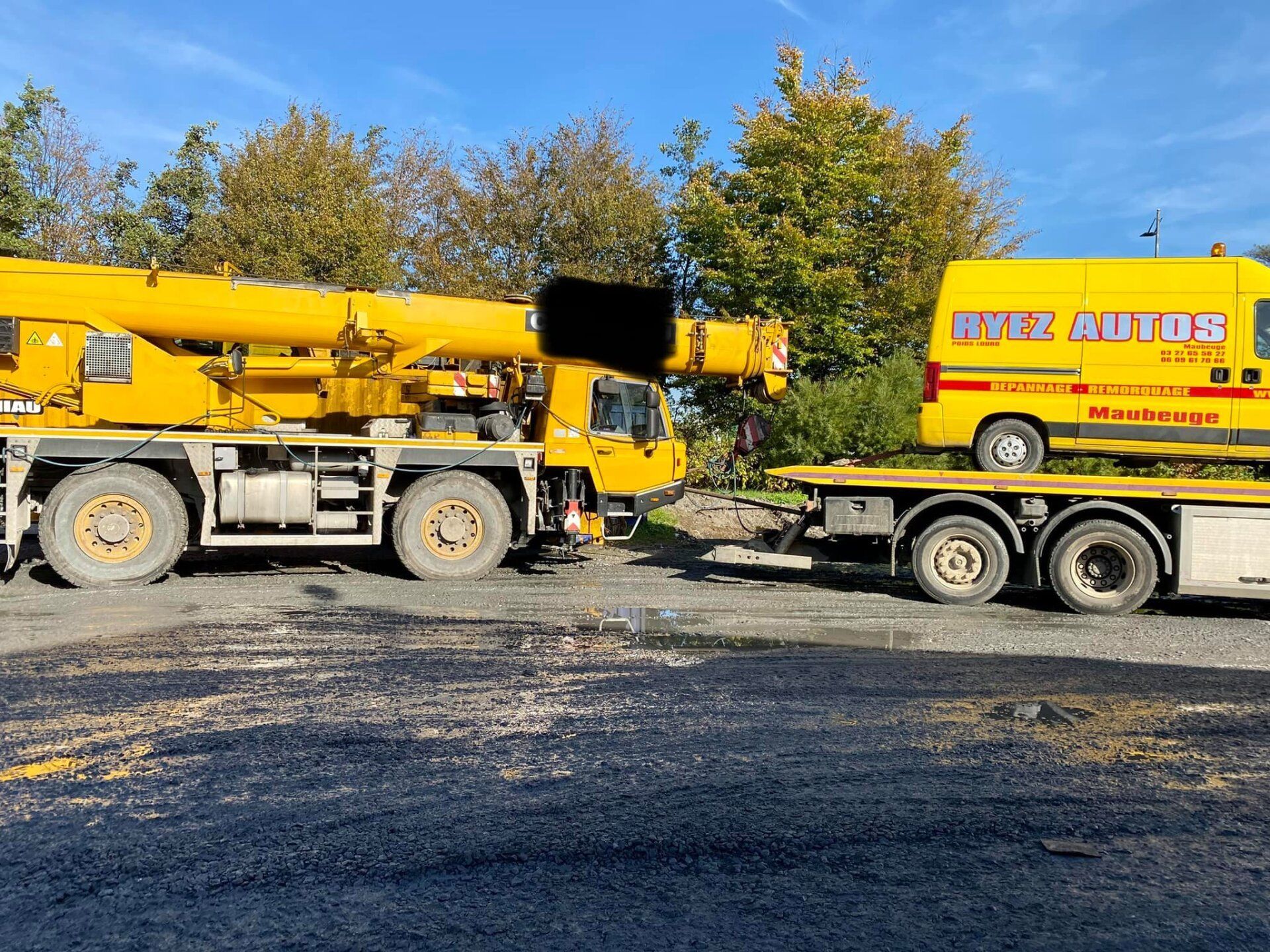 2 véhicules de la flotte de dépanneuses de RYEZ AUTOS