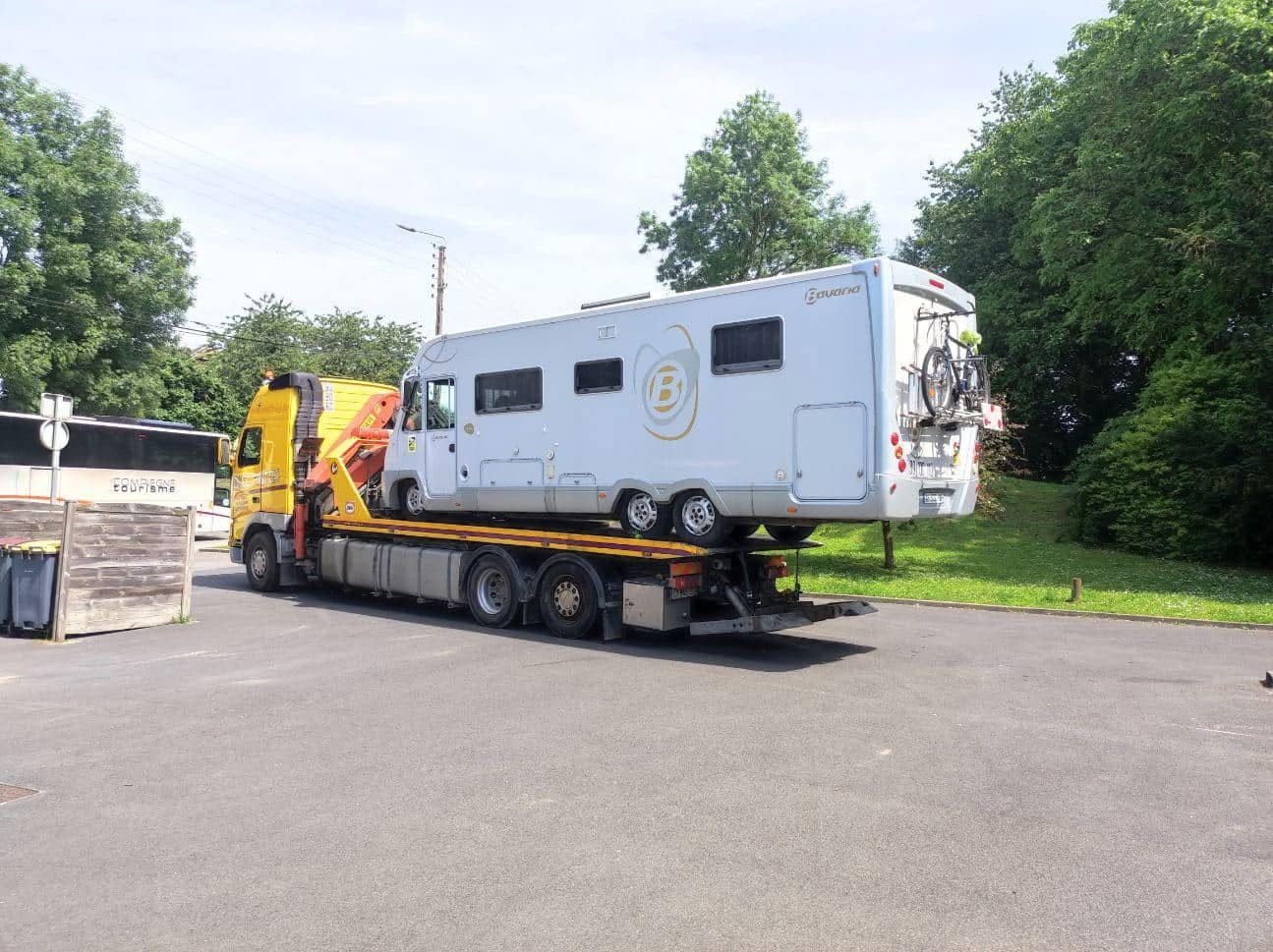 Un remorquage de camping-car