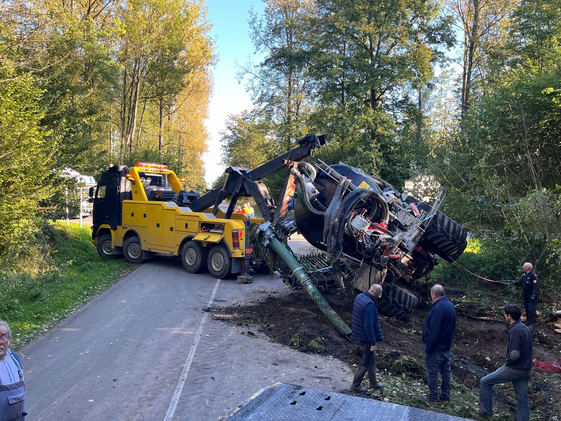 Un remorquage de tracteur accidenté