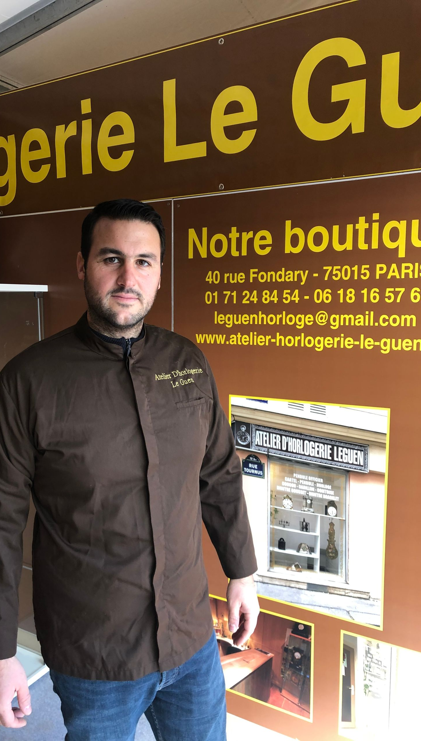 Monsieur Le Guen, gérant de l'Atelier d'Horlogerie Le Guen