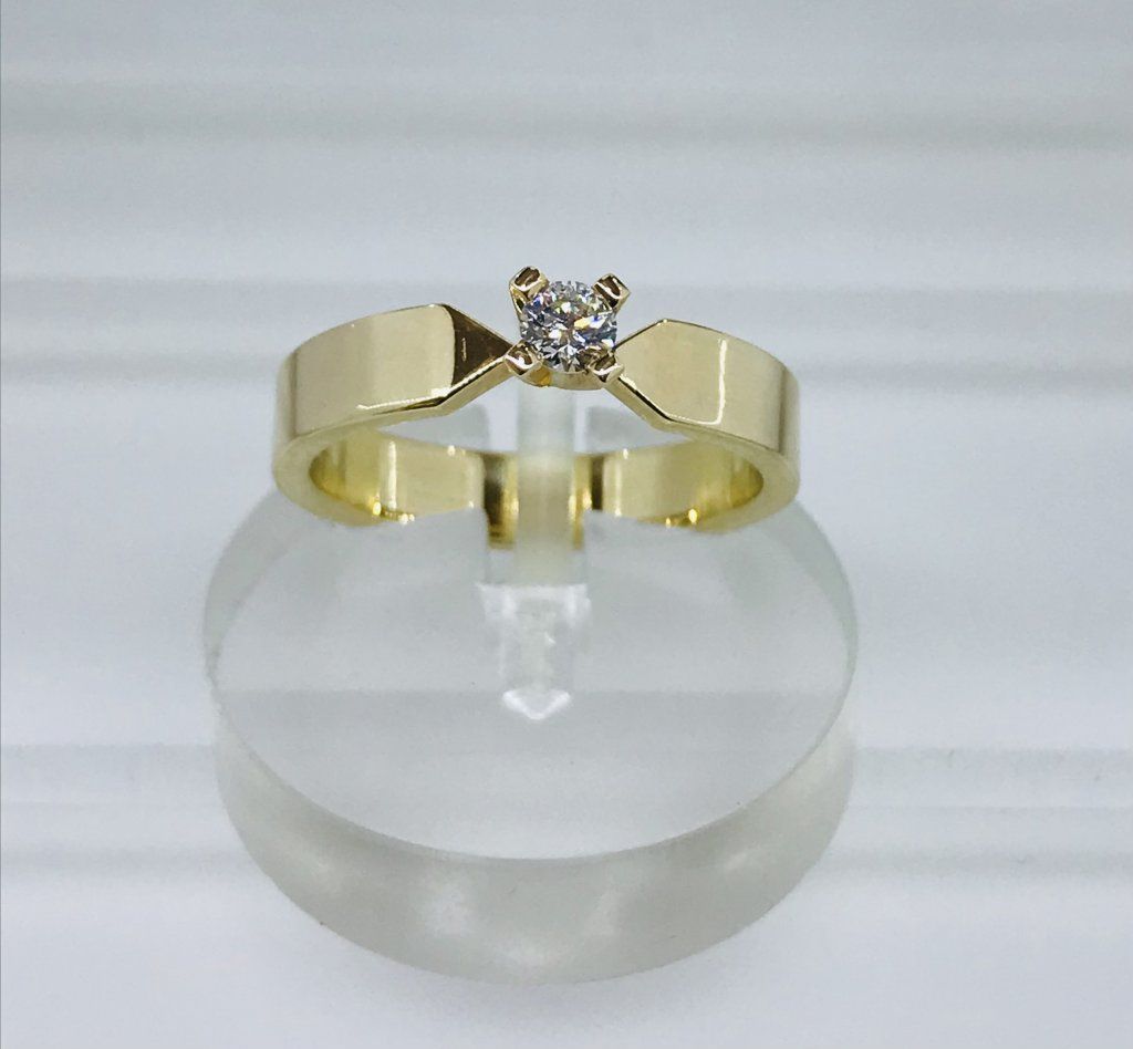 14k gullhringur m/0,15 ct demant