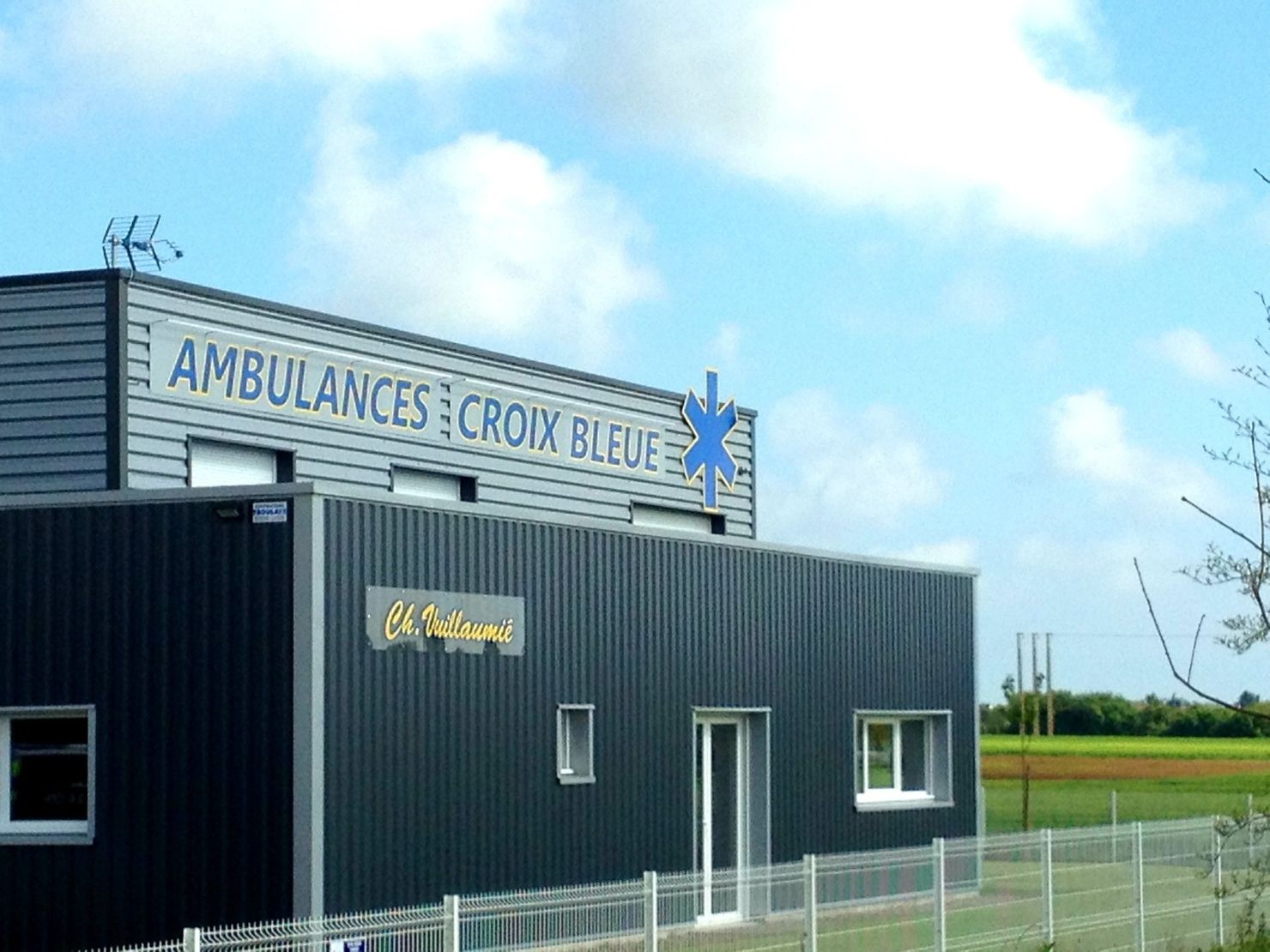 Ambulances croix bleus
