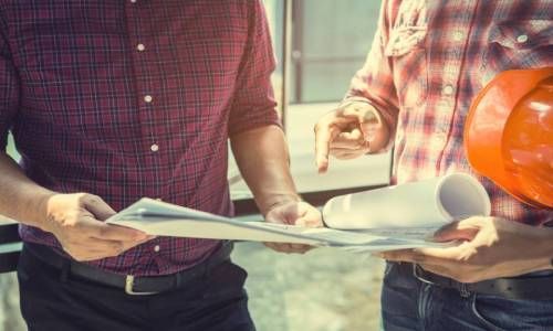 Rakennusvalvoja ja rakennustyöntekijä