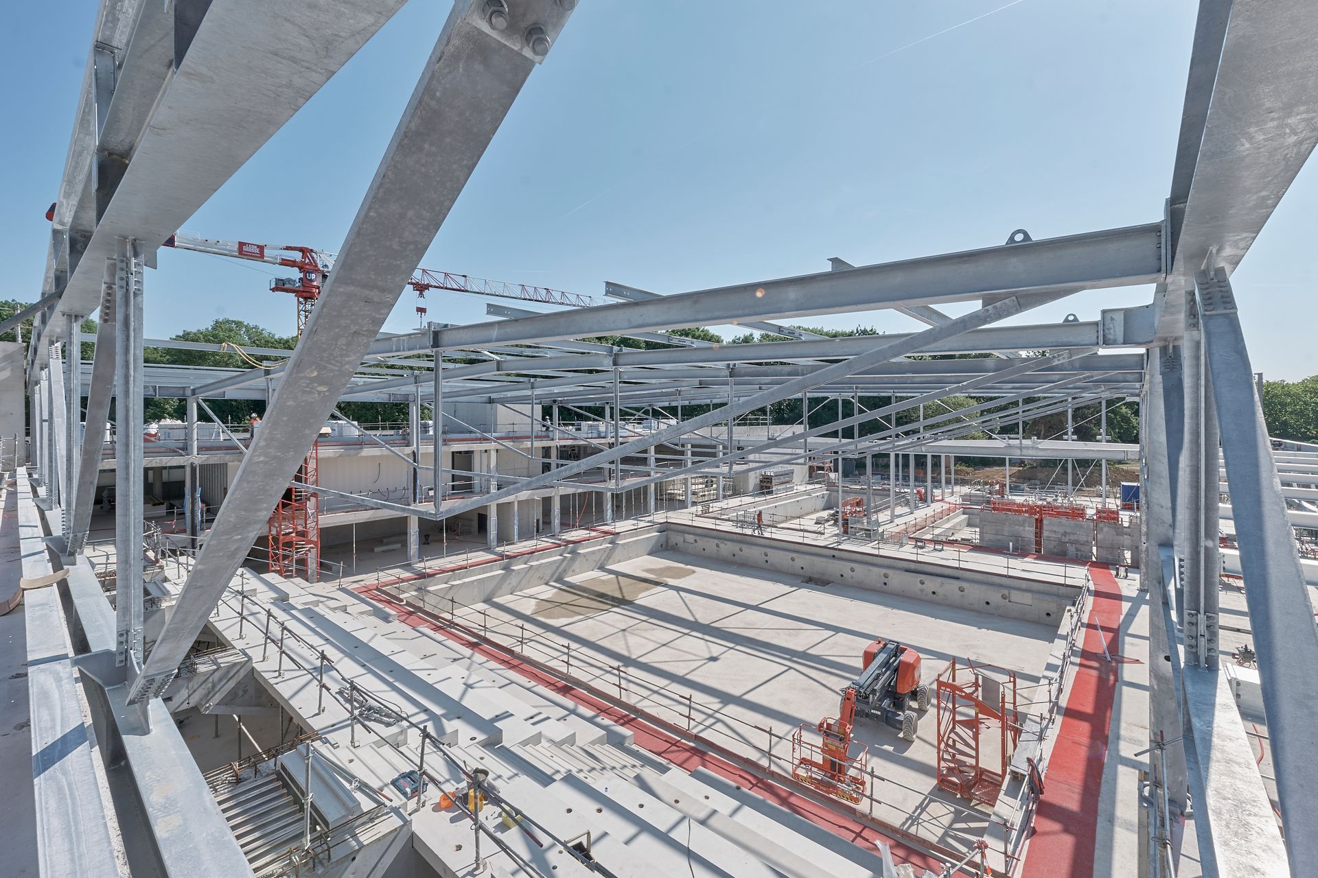 Charpente métallique en cours de construction
