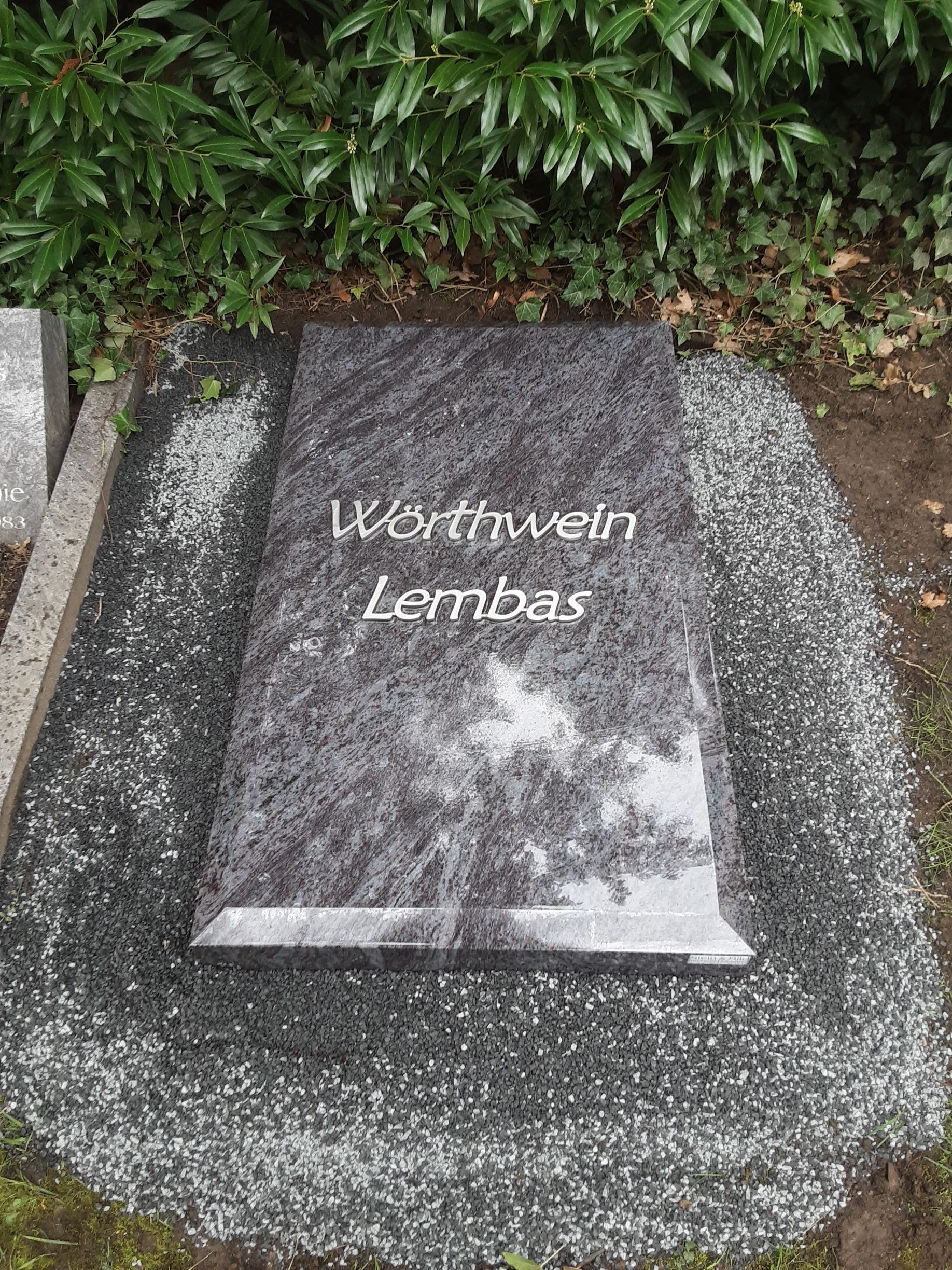 Grabstein mit eingraviertem Namen 