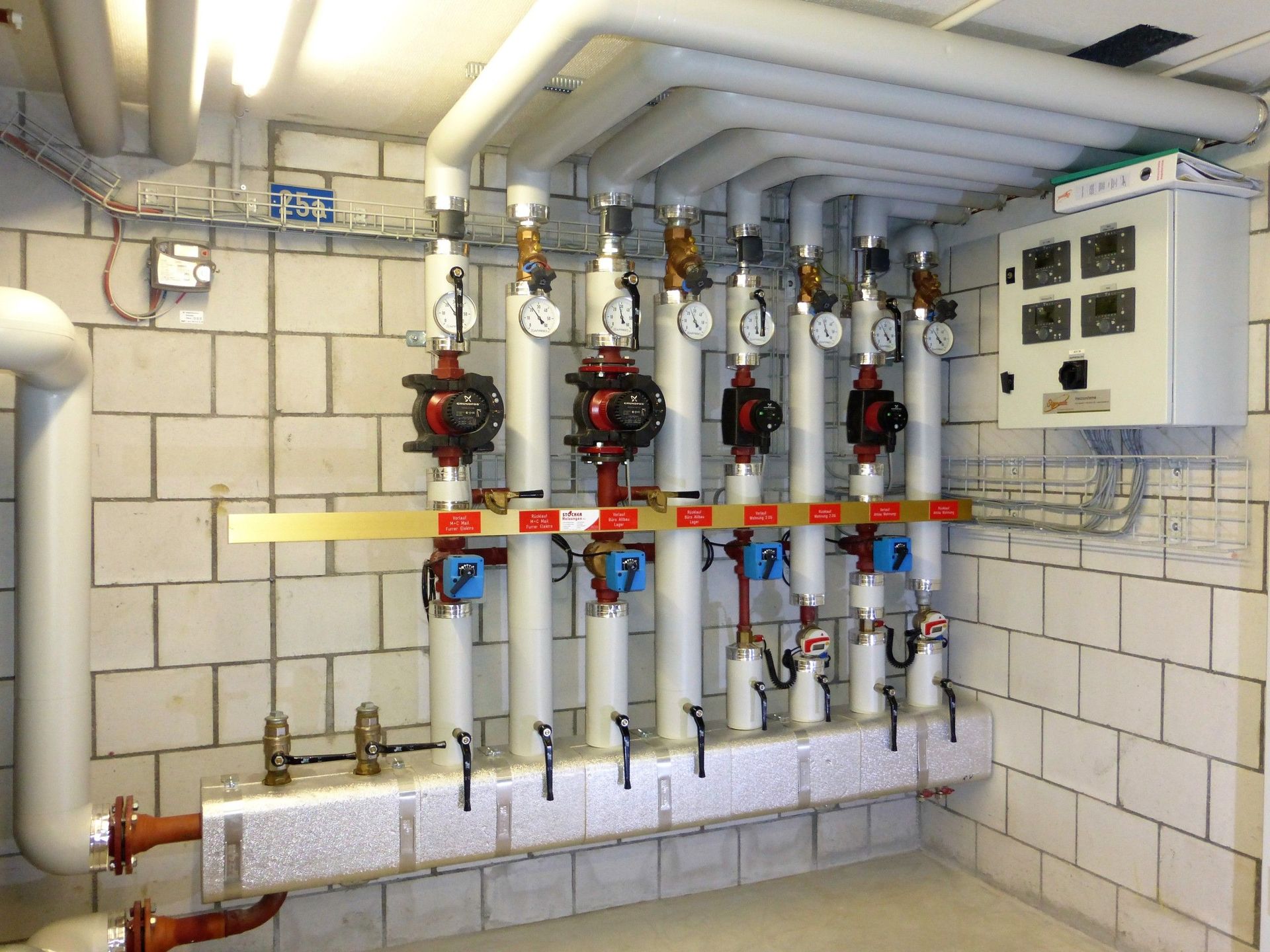 Erdsonden-Wärmepumpenanlage - Stocker Heizungen AG