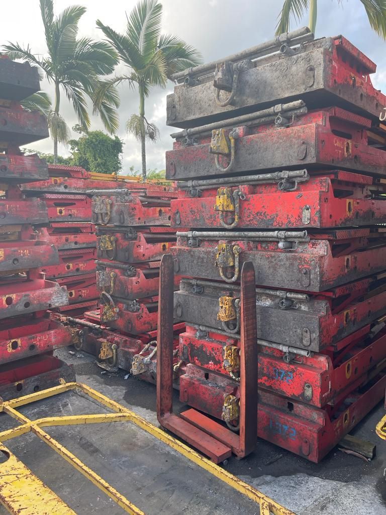 Pile de panneaux de coffrage