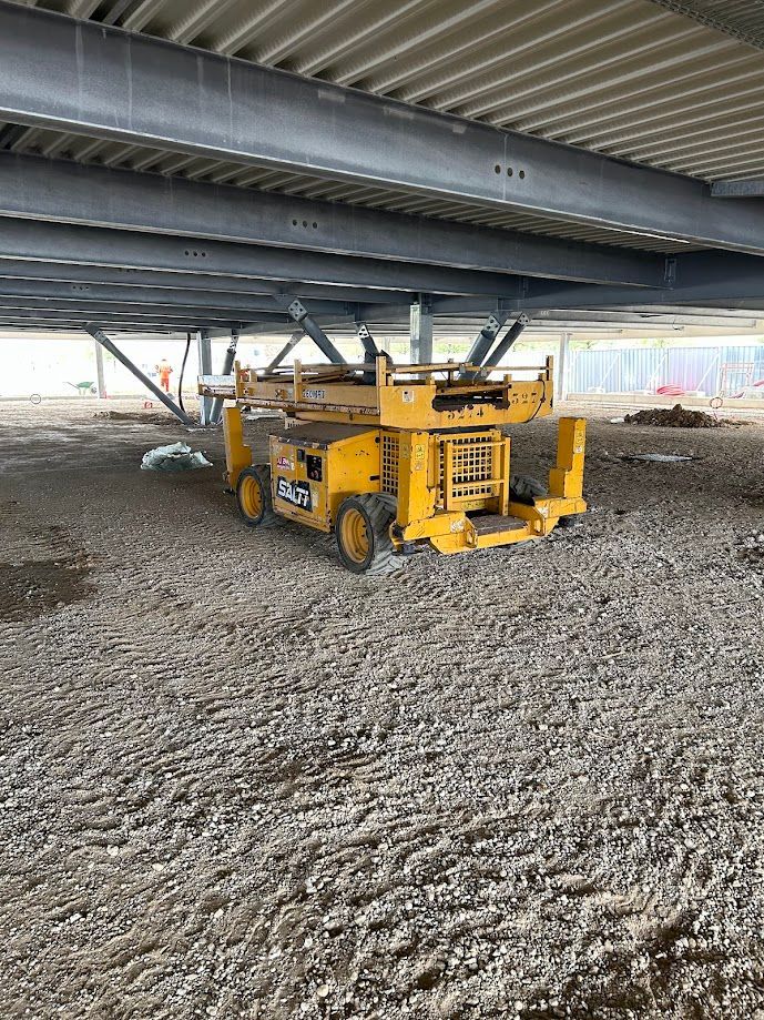 Engin de chantier jaune