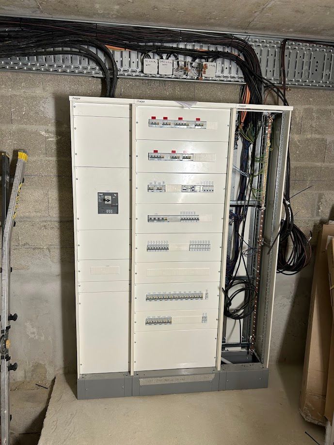 Armoire électrique blanche