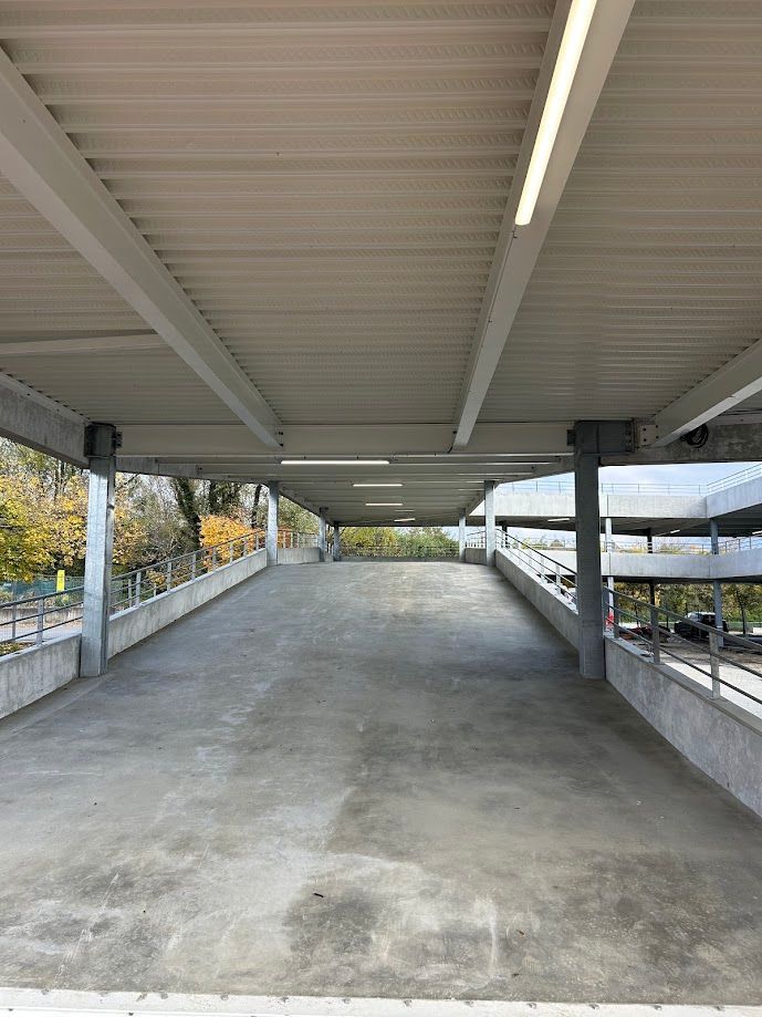 Passage vers le niveau supérieur d'un parking