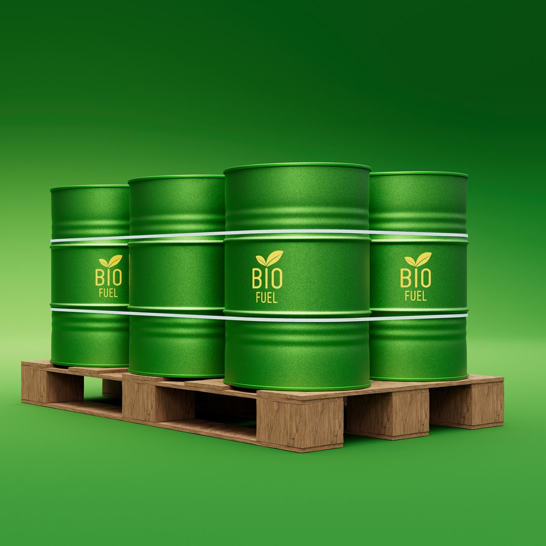 Barils verts étiquetés sur une palette en bois, sur fond vert.