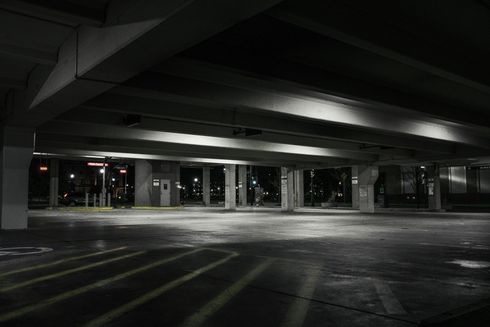 Parking fermé et sécurisé Parking fermé et sécurisé