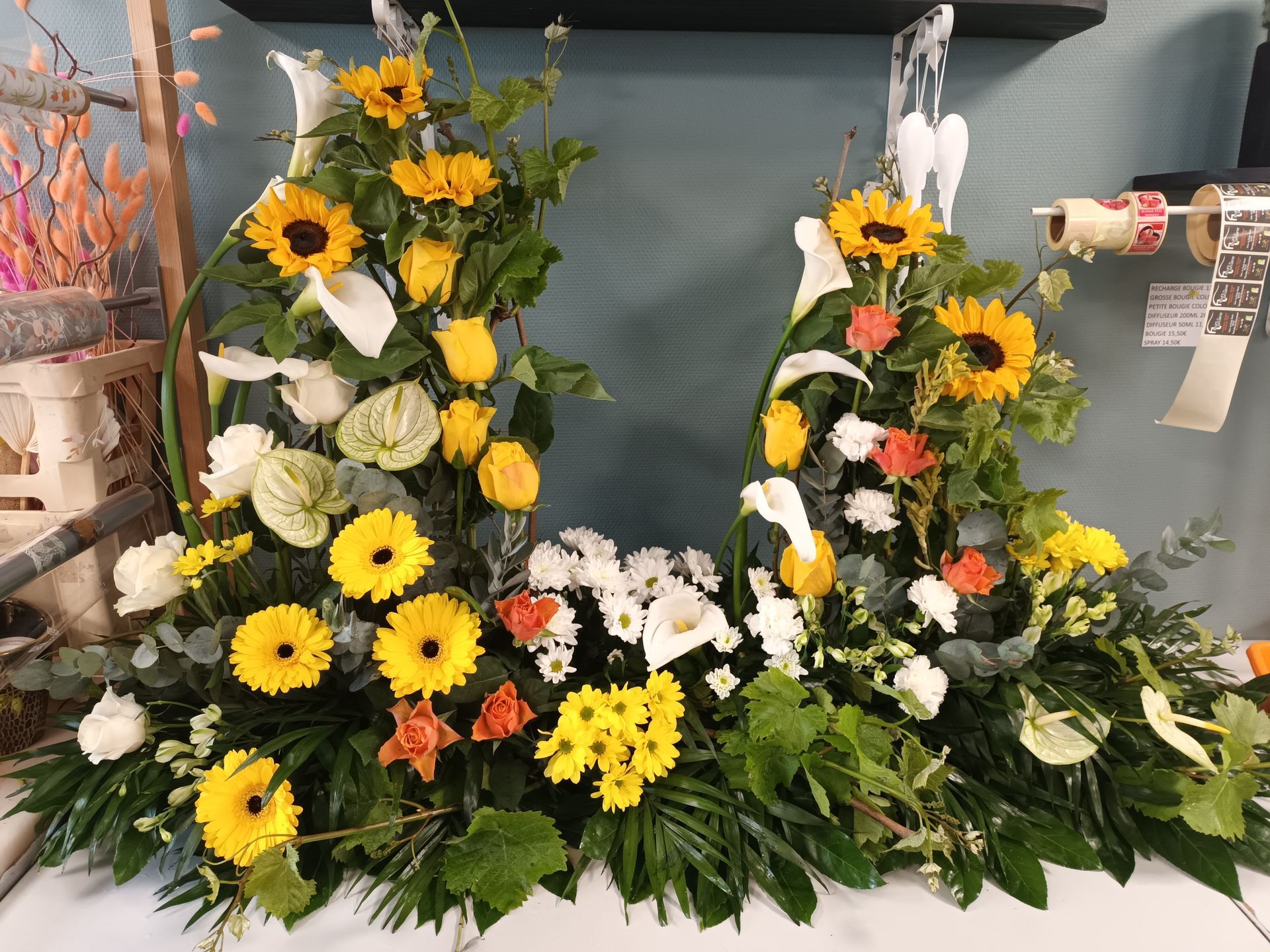 Coussin de fleurs en hauteur tons jaune