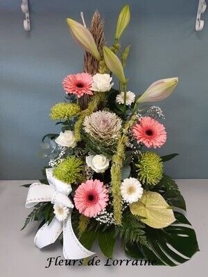 Composition de fleurs en hauteur