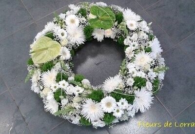 Couronne de fleurs blanches