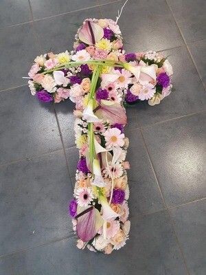 Composition en forme de croix