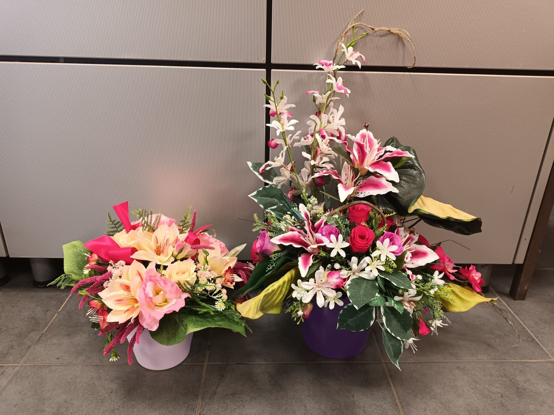 Composition de fleurs artificielles