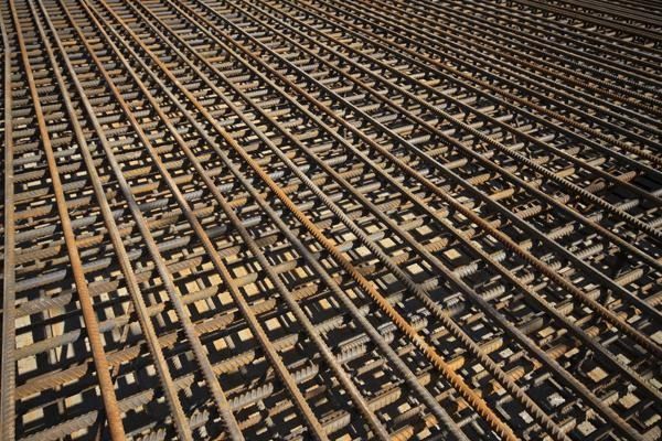 Un primer plano de una hilera de vías de tren