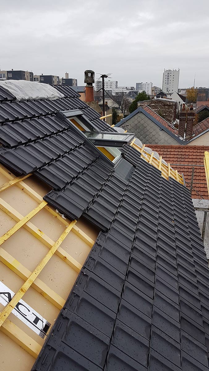 Isolation de toiture tuile noir