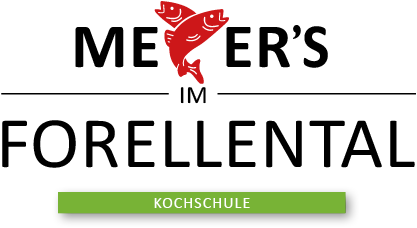 Logo für Meyer's in Forellental, BereichKochschule. Enthält Text, rote Forellen und eine grüne Markierung mit der Aufschrift „KOCHSCHULE“.