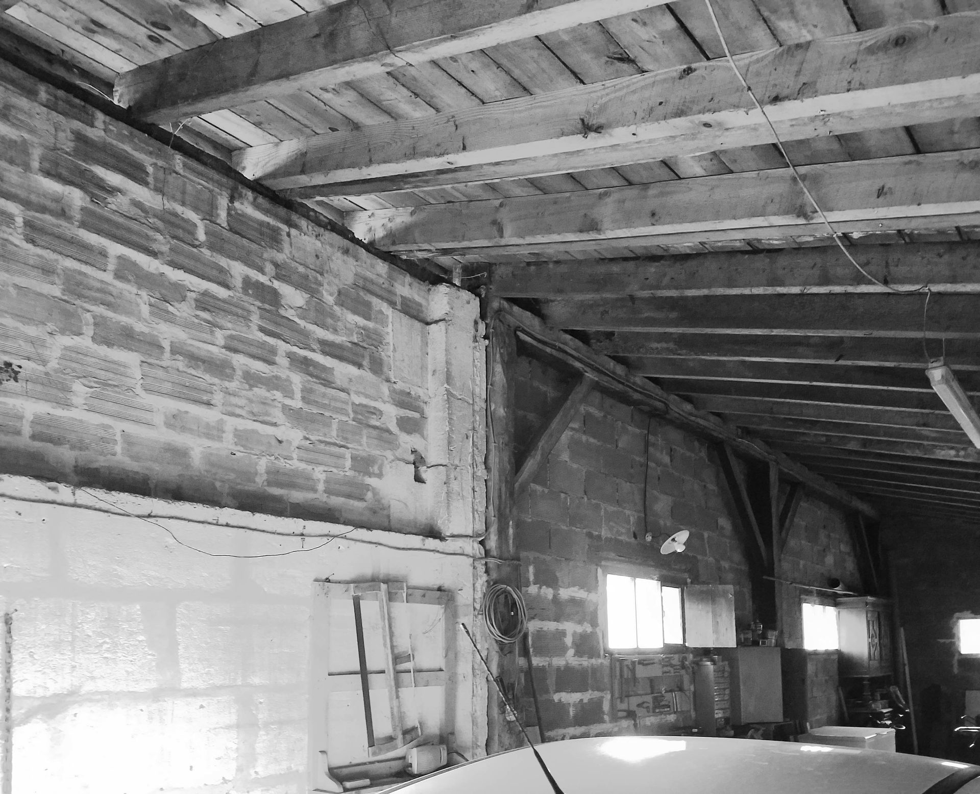 Photo noir et blanc de briques