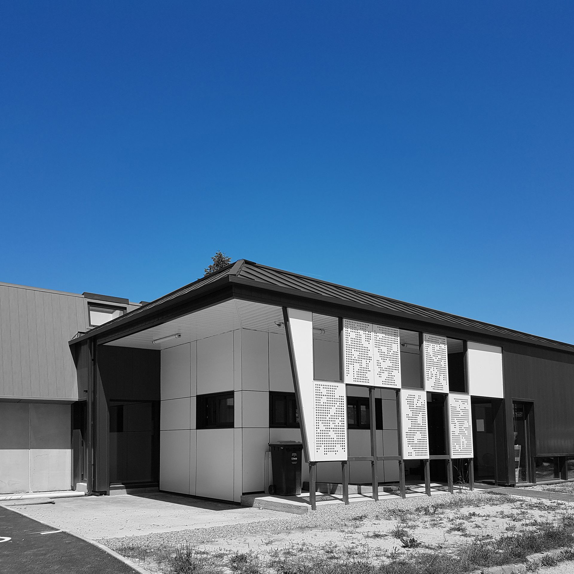 Vue sur le toit d'un bâtiment en ciment