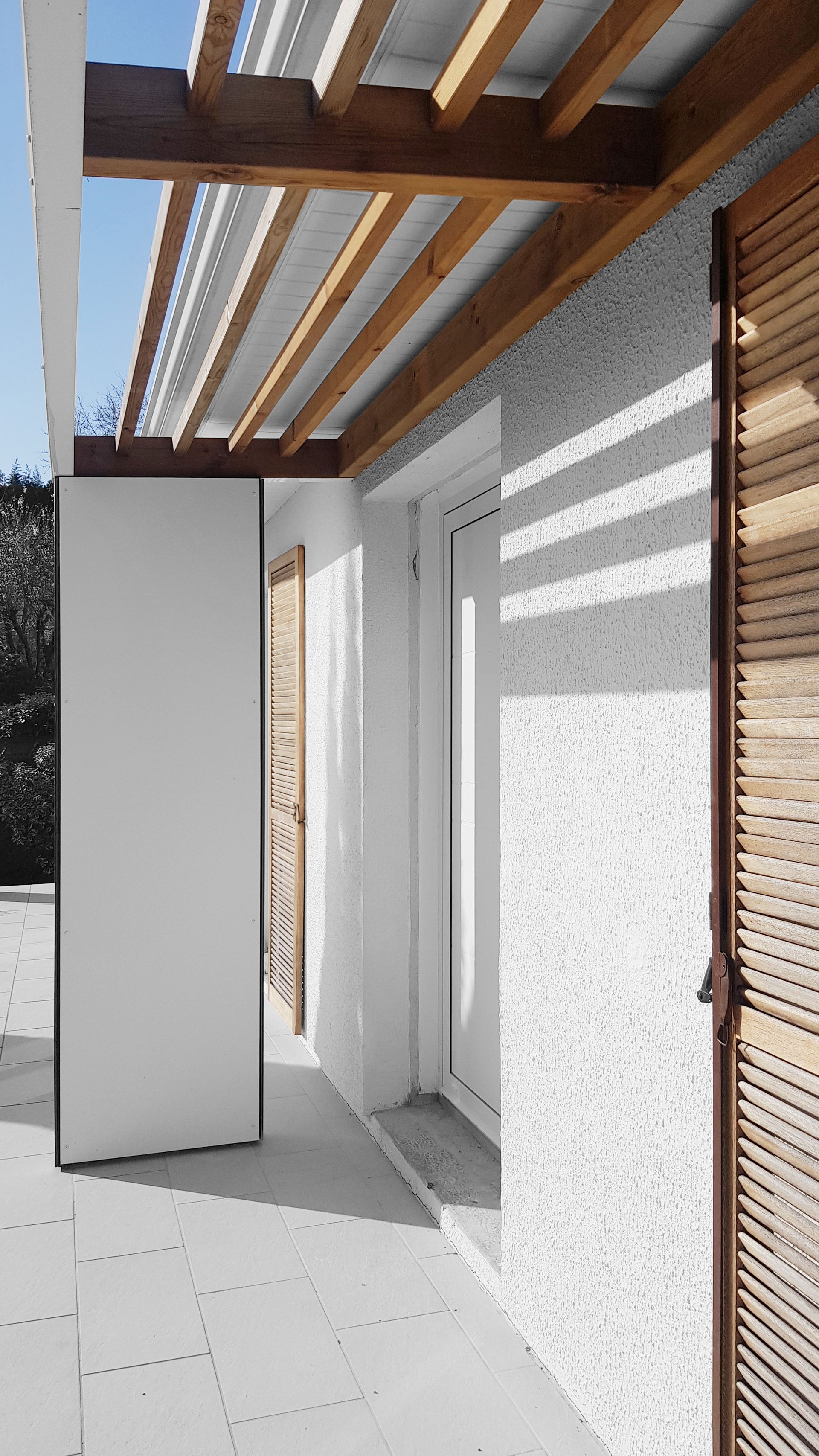 Volets en bois clair