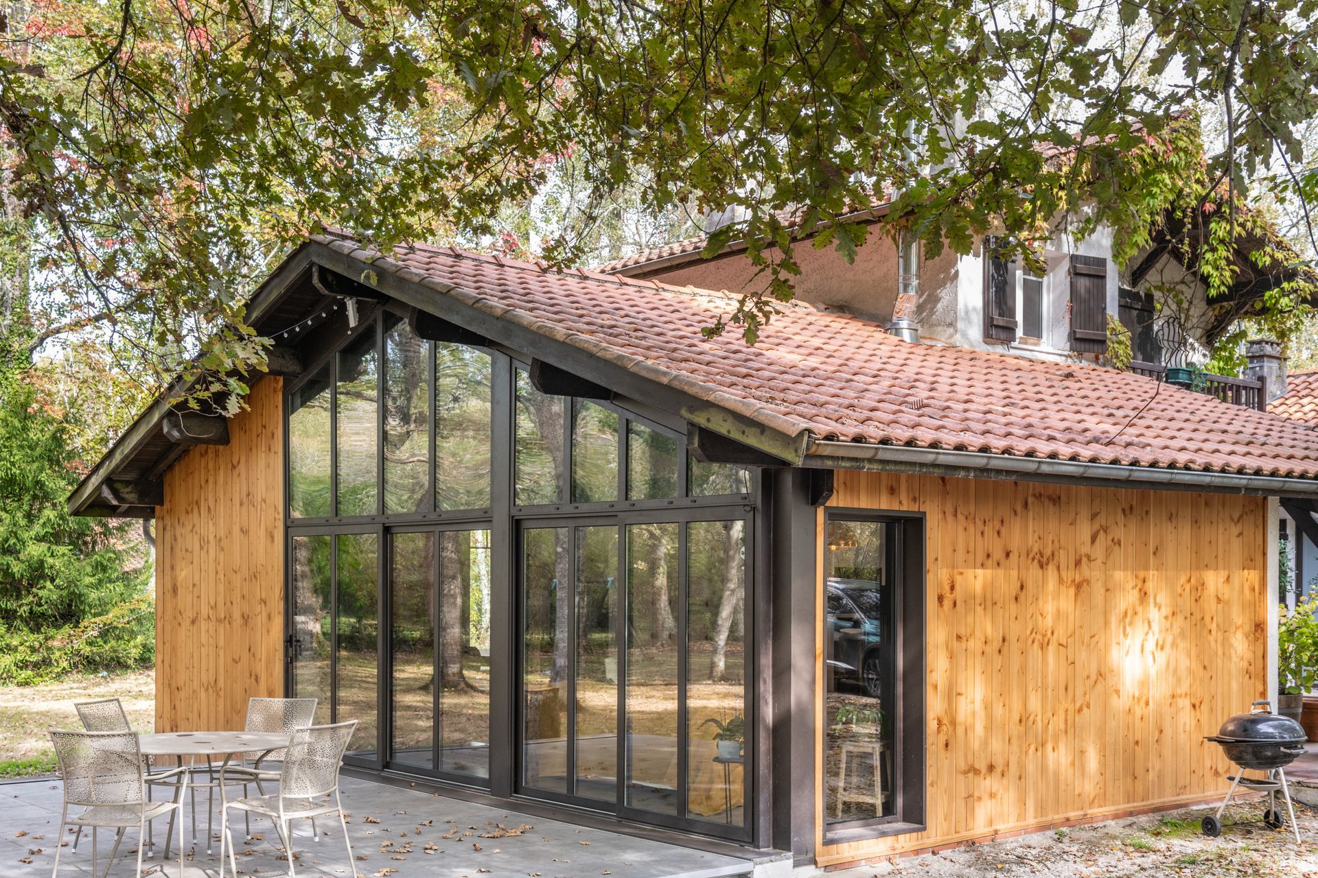 Extension de maison avec bardage en bois