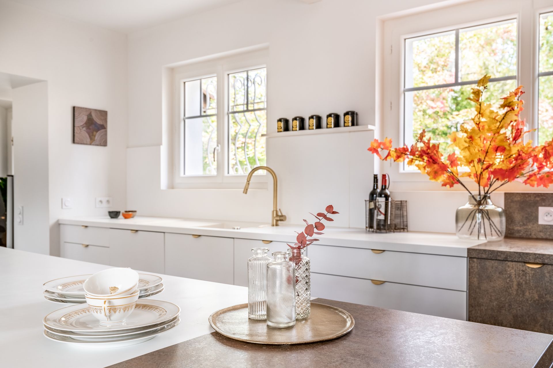 Plateaux sur plan de travail de cuisine