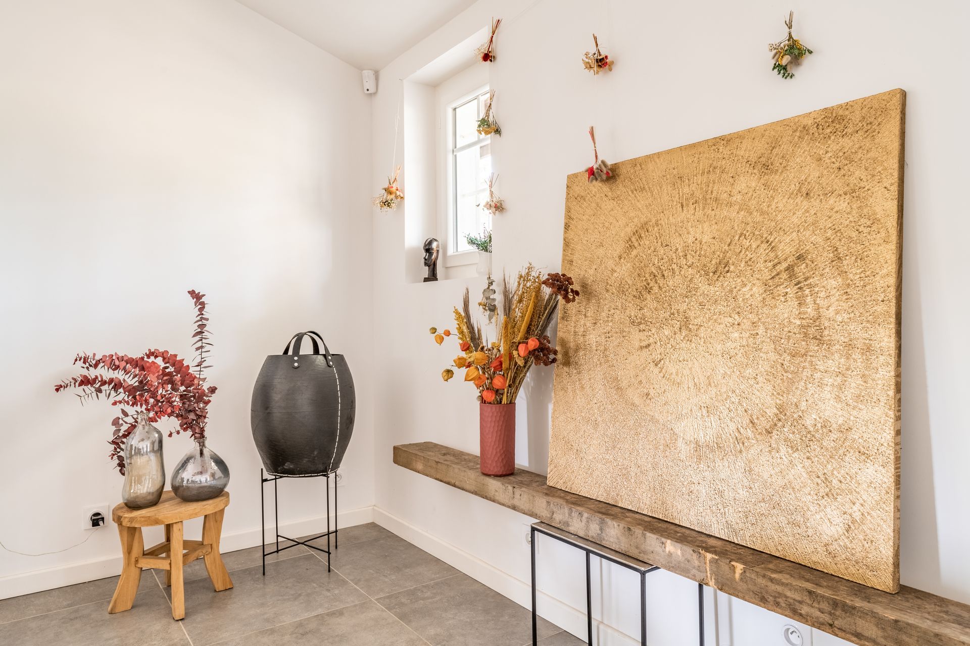 Tableau en liège dans pièce