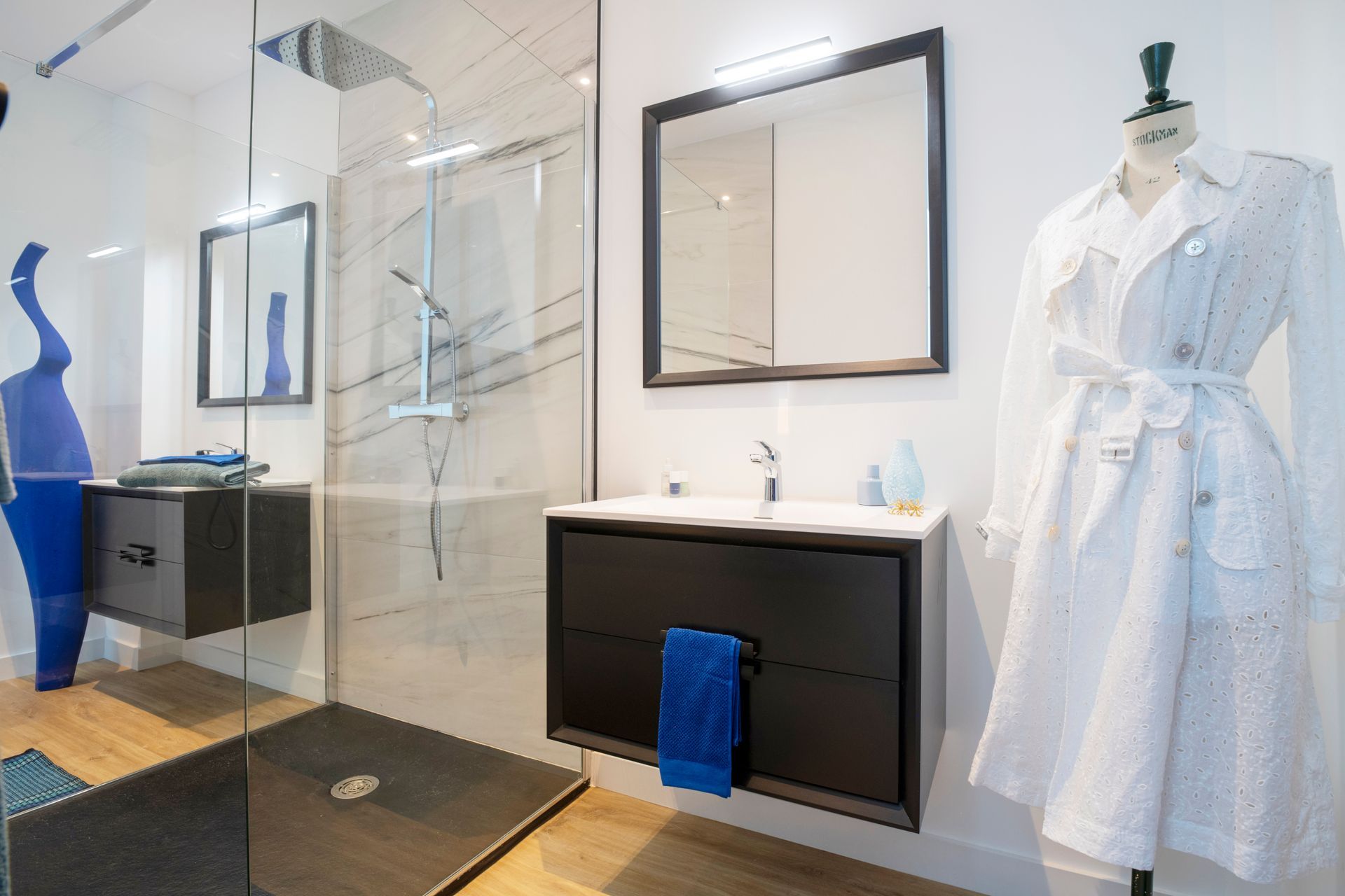 buste de femme portant un vêtement