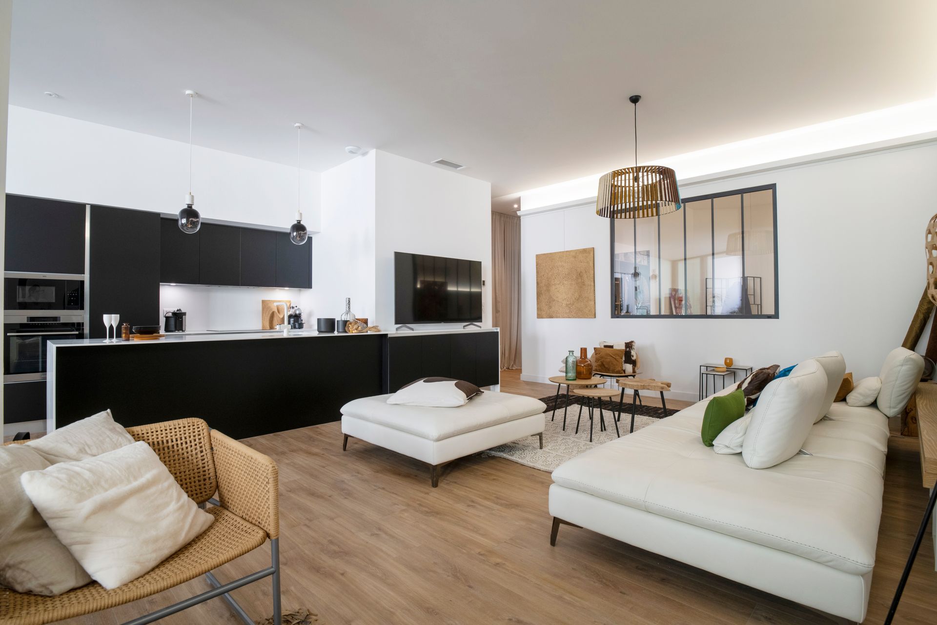 Salon avec cuisine ouverte