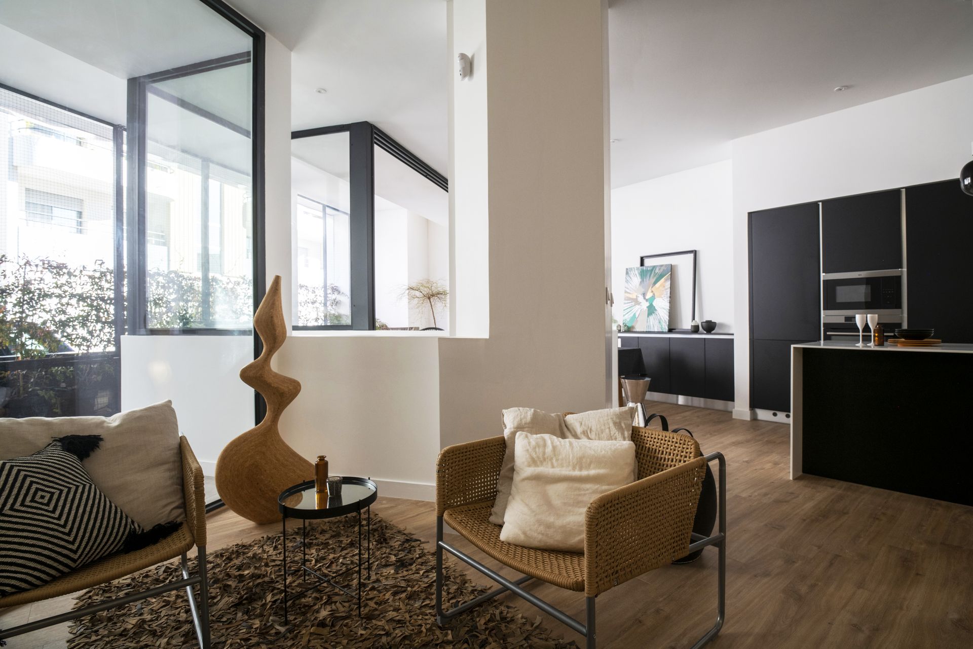 Fauteauil en osier et fer noir