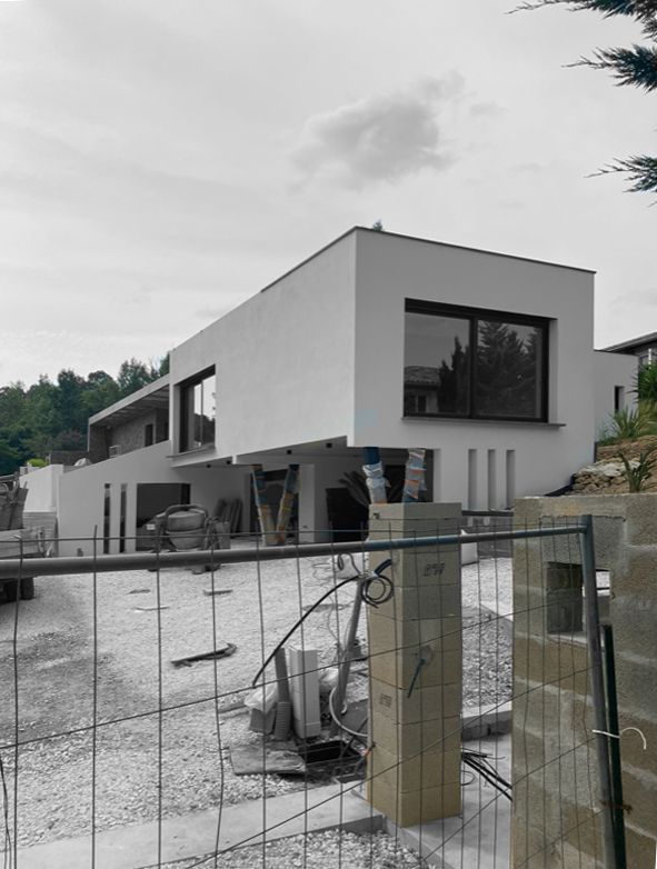 Maison moderne en travaux